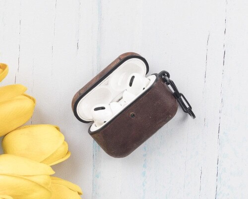 Juni_Leather_AirPods_Pro_1_and_AirPods_Pro_2_Case_92.jpg