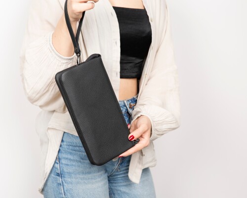Majeste_Leather_Clutch_Bag_02.jpg
