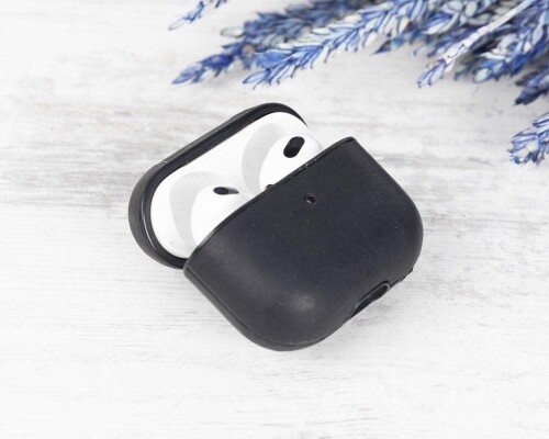 Juni_Leather_AirPods_Pro_1_and_AirPods_Pro_2_Case_106.jpg