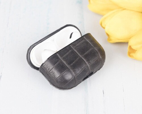 Juni_Leather_AirPods_Pro_1_and_AirPods_Pro_2_Case_163.jpg