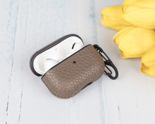 Juni_Leather_AirPods_Pro_1_and_AirPods_Pro_2_Case_70.jpg