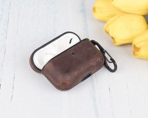 Juni_Leather_AirPods_Pro_1_and_AirPods_Pro_2_Case_93.jpg